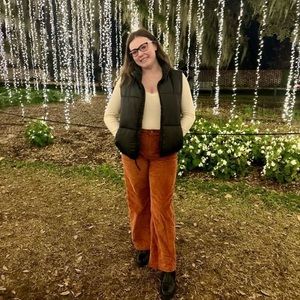 Meet your Posher, Caitlyn